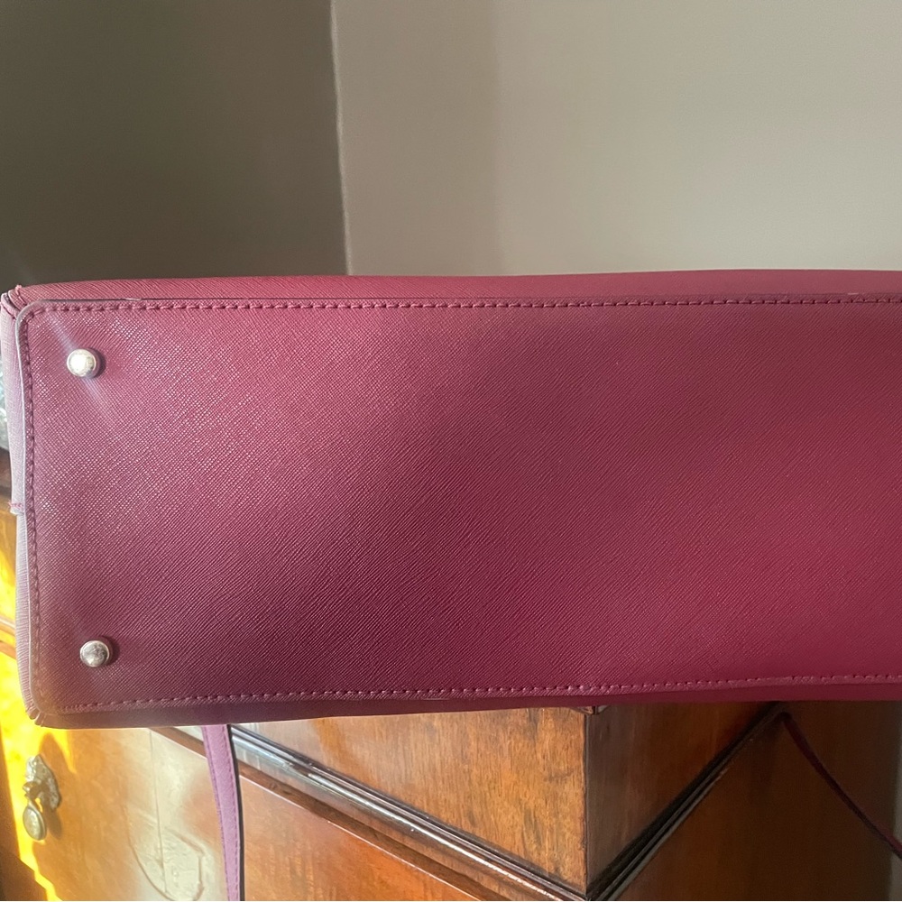 Gorgeous! Large burgundy Kate Spade tote with cross body strap. - Picture 4 of 5